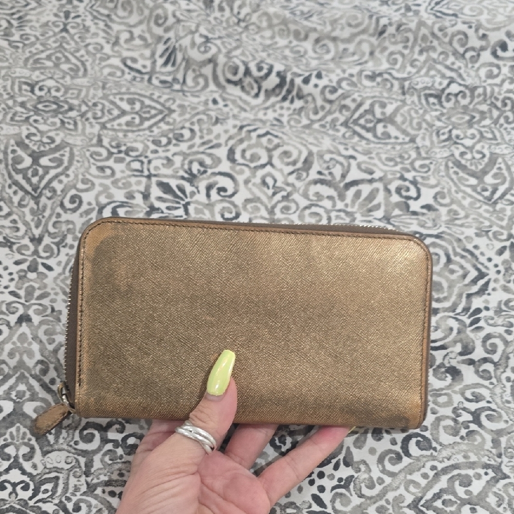 Prada Gold Metallic Wallet Sleek Design With Card Authentic - Picture 3 of 11